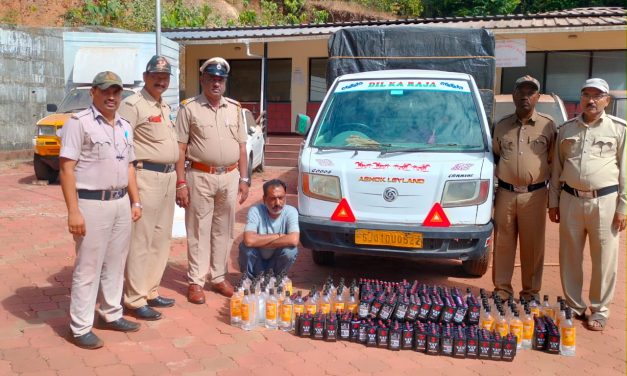 ಮದ್ಯ ಸಾಗಾಟ ವೇಳೆ ಚೆಕ್ ಪೊಷ್ಟ್ ಬಳಿ ದಾಳಿ: ಐವತ್ತು ಲಕ್ಷ ಮೌಲ್ಯ ಮಧ್ಯವಶ