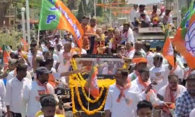ಭತ್ತದ ಕಣದಲ್ಲಿ ಕಮಲ ಕಲರವ : ಜನರತ್ತ ಕೈಬಿಸಿದ ಹೆಬ್ಬಾರ್