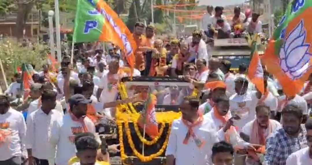 ಭತ್ತದ ಕಣದಲ್ಲಿ ಕಮಲ ಕಲರವ : ಜನರತ್ತ ಕೈಬಿಸಿದ ಹೆಬ್ಬಾರ್