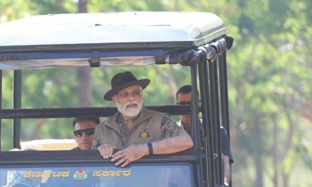 ಜನರ ಸಂಕಷ್ಟಕ್ಕೆ ಬಾರದ ಮೋದಿ ‘ಸಫಾರಿಗೆ’ ಕೂಲಿಂಗ್ ಗ್ಲಾಸ್, ಸೂಟ್ ಹಾಕಿ ಬಂದಿದ್ದಾರೆ : ಕುಮಾರಸ್ವಾಮಿ ವ್ಯಂಗ್ಯ