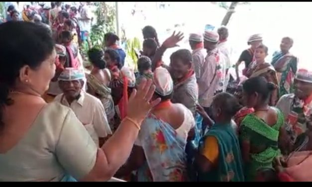 ನಿವೇದಿತಾ ಪರ ನಾಮಪತ್ರ ಸಲ್ಲಿಸಲು ಬಂದವರೆಲ್ಲಾ ಮಾಜಿ ಶಾಸಕಿ ಶಾರದಾ ಶೆಟ್ಟಿ ಮನೆಗೆ.
