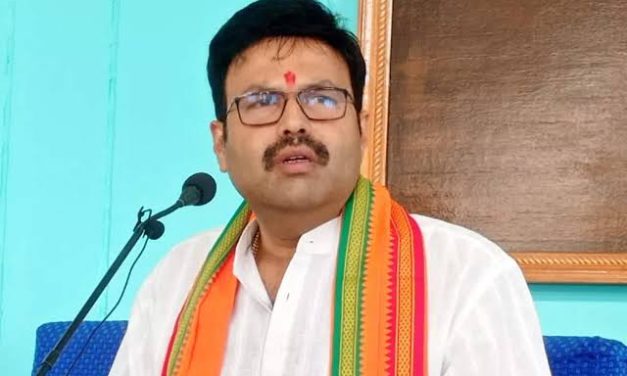 ಚುನಾವಣಾ ಕಣದಿಂದ ಹಿಂದೆ ಸರಿದ ಆನಂದ ಅಸ್ನೋಟಿಕರ್
