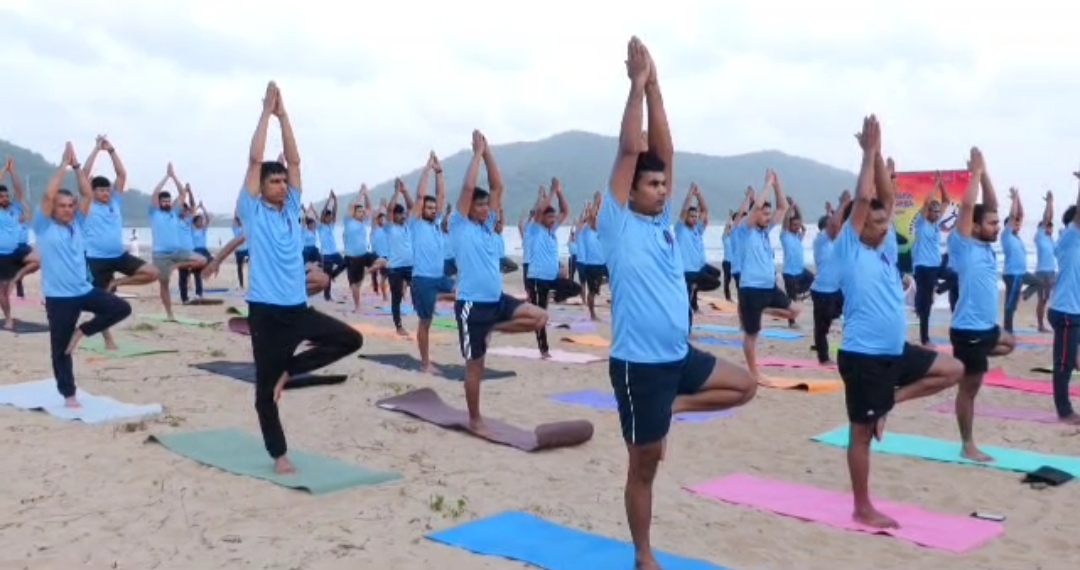 ಕಡಲತೀರದಲ್ಲಿ ಅಂತರಾಷ್ಟ್ರೀಯ ಯೋಗ ದಿನ