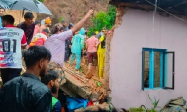 ಮನೆಯ ಮೇಲೆ ಗುಡ್ಡ ಕುಸಿದು ಬಿದ್ದು ಓರ್ವ ಮಹಿಳೆ ಸಾವು