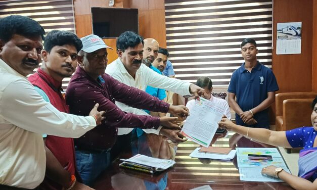 ಪತ್ರಕರ್ತರಿಂದ ಮುಖ್ಯಮಂತ್ರಿಗೆ ರಕ್ತ ‘ಸಹಿ’ತ ಮನವಿ