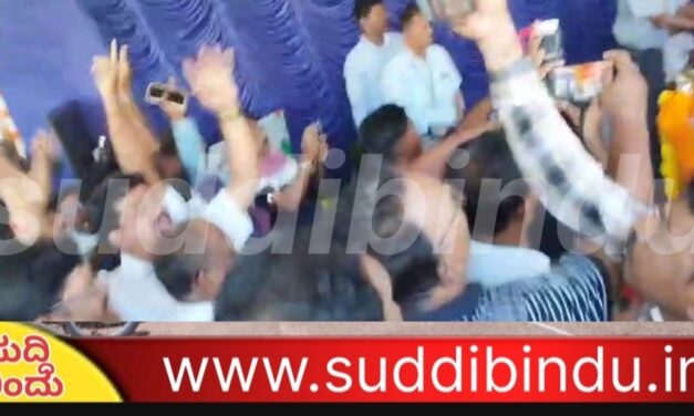 ವಂದೇ ಭಾರತ್ ರೈಲ್ವೆ ಮಂಗಳೂರಲ್ಲಿ ಸ್ವಾಗತ : ಕಾರವಾರದಲ್ಲಿ ಕಿತ್ತಾಟ