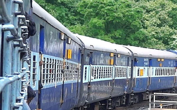 ರೈಲ್ವೆ ಬೋಗಿಯಲ್ಲಿ ಮಲಗಿದ್ದ ಯುವತಿ ಎದುರು ಅಸಭ್ಯವಾಗಿ ವರ್ತಿಸಿದ ವ್ಯಕ್ತಿಯ ಬಂಧನ