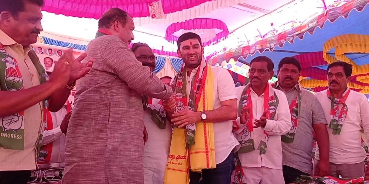 ಬೆಂಬಲಿಗರ ಜೊತೆ ಕಾಂಗ್ರೆಸ್ ಸೇರಿದ ವಿವೇಕ್ ಹೆಬ್ಬಾರ್