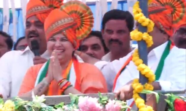 DrAnjaliNimbalKar,ಡಾ.ಅಂಜಲಿ ನಿಂಬಾಳ್ಕರ್‌ ನಾಮಪತ್ರ ಸಲ್ಲಿಕೆಗೆ ಸಾವಿರಾರು ಜನರನ್ನ ಕರೆದೊಯ್ಯುದ ಪ್ರದೀಪ ನಾಯಕ
