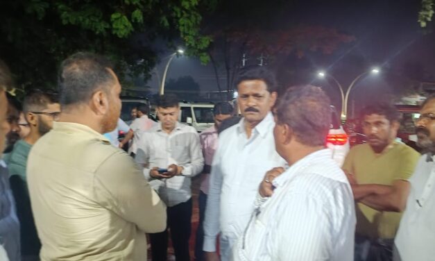 ಮೃತ ಯುವಕನ ಕುಟುಂಬಕ್ಕೆ ಸಾಂತ್ವಾನ ಹೇಳಿದ ಶಾಸಕ ಭೀಮಣ್ಣ ನಾಯ್ಕ