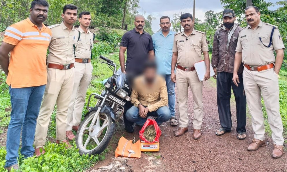 ಶಿರಸಿ ಪೊಲೀಸರ ಕಾರ್ಯಚರಣೆ : ಗಾಂಜಾ ಮಾರಾಟ ಮಾಡುತ್ತಿದ್ದವನ ಬಂಧನ