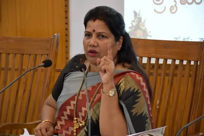 Uttara Kannada News:ತೈಲ ಬೆಲೆ ಹೆಚ್ಚಳ, ಬಿಜೆಪಿ ರಾಜ್ಯ ಉಪಾಧ್ಯಕ್ಷೆ ರೂಪಾಲಿ ನಾಯ್ಕ ಕಿಡಿ