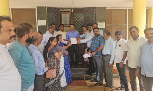 ಶಿರಸಿ ಸರಕಾರಿ ಆಸ್ಪತ್ರೆಯ ವೈದ್ಯಾಧಿಕಾರಿ ಗಜಾನನ ಭಟ್ ಅಮಾನತ್‌ಗೆ ಹೆಚ್ಚಿದ ಒತ್ತಾಯ