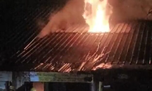 ವಿ ಆರ್ ದೇಶಪಾಂಡೆ ರಸ್ತೆಯಲ್ಲಿನ ಮನೆ,ಅಂಗಡಿಗೆ ಬೆಂಕಿ