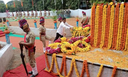 ಹುತಾತ್ಮ ಪೊಲೀಸರಿಗೆ ಎಸ್. ಟಿ. ನಾಯ್ಕರಿಂದ ಗೌರವ ಸಮರ್ಪಣೆ