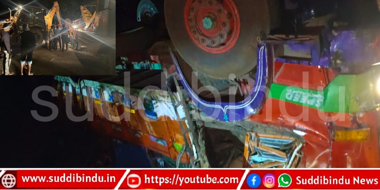 ಅರಬೈಲ್ ಬಳಿ ಮೀನಿ ಲಾರಿ ಪಲ್ಟಿ 9ಮಂದಿ ಸಾವು