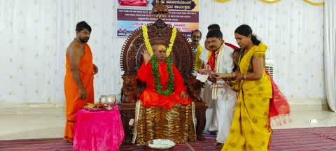 ಧಾರ್ಮಿಕ ಕಾರ್ಯಕ್ಕೆ ಉಳ್ಳವರು ಕೈಜೋಡಿಸಬೇಕು: ಶ್ರೀಬ್ರಹ್ಮಾನಂದ ಸರಸ್ವತಿ ಸ್ವಾಮೀಜಿ