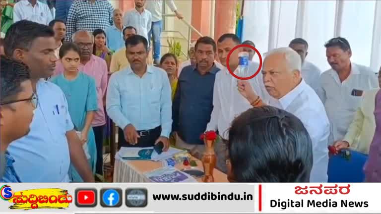ಕಂದಾಯ ಅಧಿಕಾರಿಗಳ ಮೈ ಚಳಿ ಬಿಡಿಸಿದ ಆರ್ ವಿ ದೇಶಪಾಂಡೆ