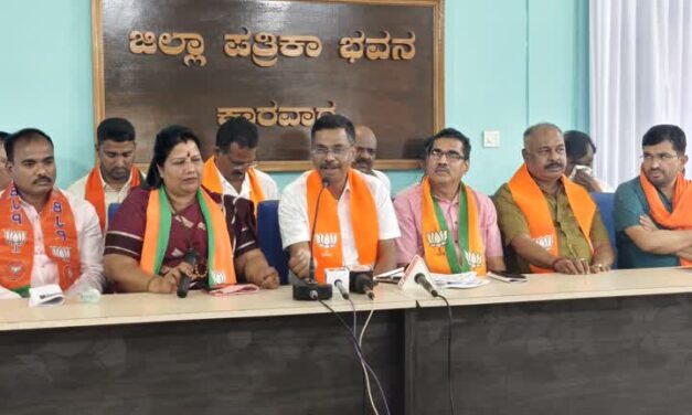 ಕಾಂಗ್ರೇಸ್‌ನಲ್ಲಿ ಖುರ್ಚಿಗಾಗಿ ಕಚ್ಚಾಟ ನಡೆಯುತ್ತಿದೆ : ರಾಜ್ಯ ಬಿಜೆಪಿ ಉಪಾಧ್ಯಕ್ಷೆ ರೂಪಾಲಿ ನಾಯ್ಕ ಆರೋಪ