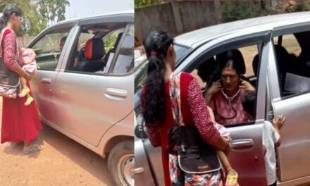 ಅಂಗನವಾಡಿ ಮಗುವಿಗೆ ಬಿಸಿನಲ್ಲಿ ನಿಲ್ಲಿ‌ಸಿ ವೈದ್ಯರ ತಪಾಸಣೆ : ಪೋಷಕರ ಆಕ್ರೋಶ