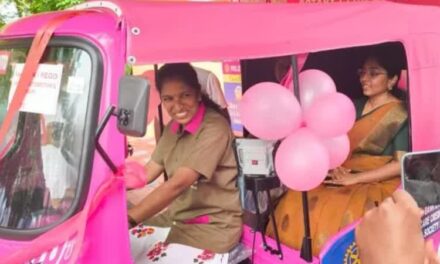 ಎಸಿ ಕಾರು ಬಿಟ್ಟು ಪಿಂಕ್ ಆಟೋದಲ್ಲಿ ಡಿಸಿ ಸಂಚಾರ..!