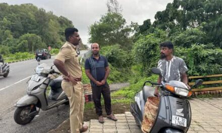ರಸ್ತೆ ಮೇಲೆ ಕೋಳಿ ತ್ಯಾಜ್ಯ ಎಸೆದ ಶಾಪ್‌ಗಳಿಗೆ ಪೊಲೀಸರಿಂದ ದಂಡ..!