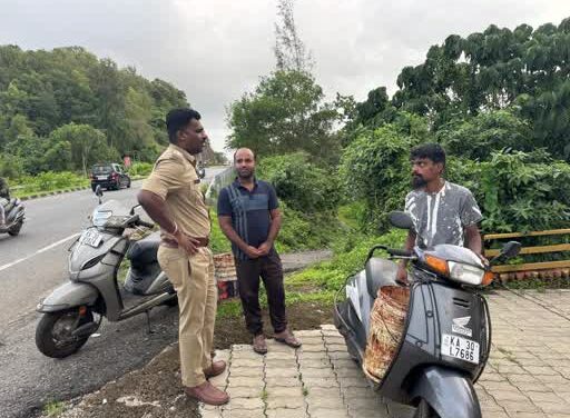 ರಸ್ತೆ ಮೇಲೆ ಕೋಳಿ ತ್ಯಾಜ್ಯ ಎಸೆದ ಶಾಪ್‌ಗಳಿಗೆ ಪೊಲೀಸರಿಂದ ದಂಡ..!