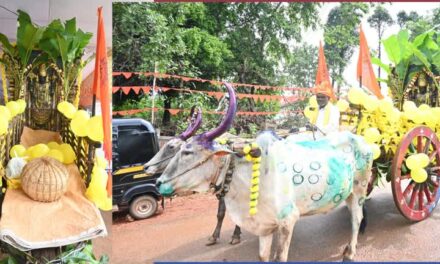 ಚಕ್ಕಡಿ ಗಾಡಿಯಲ್ಲಿ ಚಾತುರ್ಮಾಸ್ಯ ವ್ರತಾಚರಣೆ ಹೊರಗಾಣಿಕೆ ತಂದ ದೇವಗಿರಿ ಕೂಟದ ಭಕ್ತರು