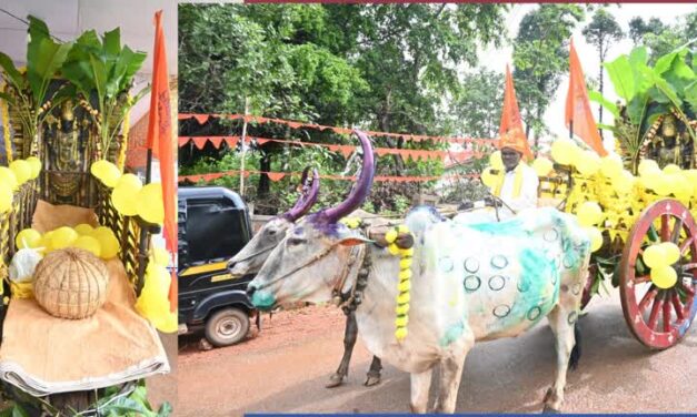 ಚಕ್ಕಡಿ ಗಾಡಿಯಲ್ಲಿ ಚಾತುರ್ಮಾಸ್ಯ ವ್ರತಾಚರಣೆ ಹೊರಗಾಣಿಕೆ ತಂದ ದೇವಗಿರಿ ಕೂಟದ ಭಕ್ತರು