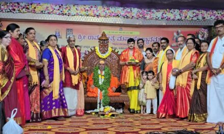 ಶ್ರೀ ಬ್ರಹ್ಮಾನಂದ ಸರಸ್ವತಿ ಸ್ವಾಮೀಜಿ ಪಾದಪೂಜೆ ನೆರವೇರಿಸಿದ ಅನಂತಮೂರ್ತಿ ಹೆಗಡೆ