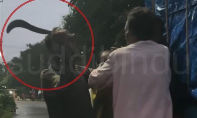 CRime News/ರಸ್ತೆಯಲ್ಲಿ ಬಾಲಕನಿಗೆ ಕತ್ತಿ ತೋರಿಸಿ ಹಲ್ಲೆಗೆ ಯತ್ನ : ವಿಡಿಯೋ ವೈರಲ್