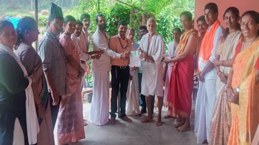 ಕಲ್ಲಮಠದ ಜೀರ್ಣೋದ್ಧಾರ ಸಮಿತಿಗೆ ಧರ್ಮಸ್ಥಳ ಧರ್ಮೋತ್ಥಾನ ಟ್ರಸ್ಟ್‌‌ನಿಂದ 5ಲಕ್ಷ‌ ದೇಣಿಗೆ
