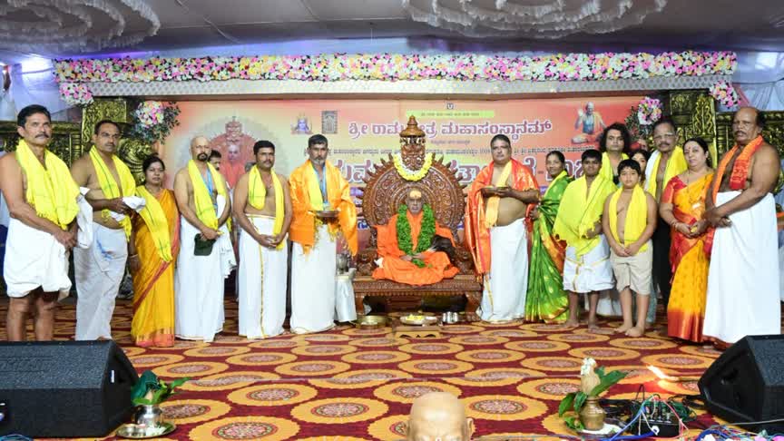 ಚಾತುರ್ಮಾಸ್ಯ ವ್ರತಾಚರಣೆಯಲ್ಲಿ ಗೋಕರ್ಣ ಗ್ರಾಪಂ ಕೂಟದ ಸದ್ಭಕ್ತರಿಂದ ಗುರು ಸೇವೆ