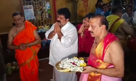 ಪುತ್ರಿ ಜೊತೆ ದೇವರ ದರ್ಶನ : ಜನರ ಸುಖ-ಶಾಂತಿಗಾಗಿ ಪ್ರಾರ್ಥಿಸಿದ ಸಚಿವ ಮಂಕಾಳ ವೈದ್ಯ
