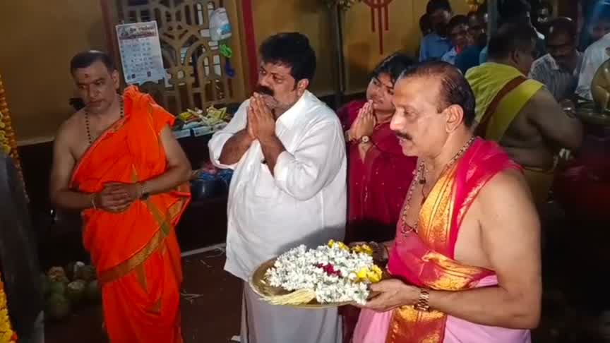 ಪುತ್ರಿ ಜೊತೆ ದೇವರ ದರ್ಶನ : ಜನರ ಸುಖ-ಶಾಂತಿಗಾಗಿ ಪ್ರಾರ್ಥಿಸಿದ ಸಚಿವ ಮಂಕಾಳ ವೈದ್ಯ