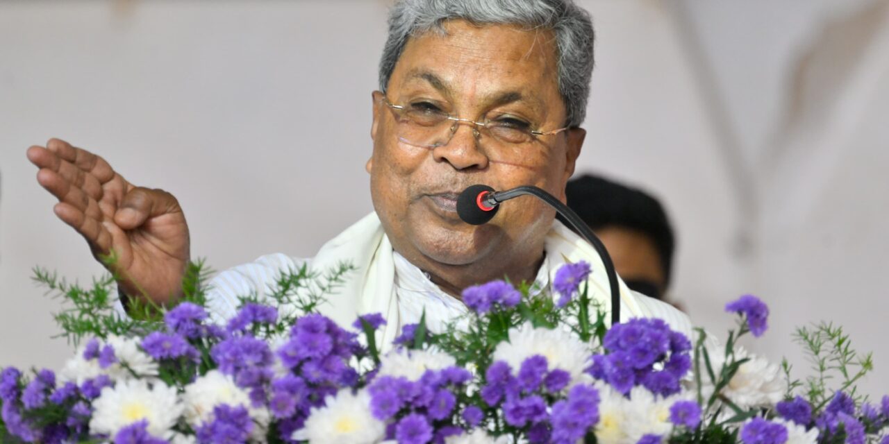 ನರೇಂದ್ರ ಮೋದಿ ಬರೀ ಡೋಂಗಿ.ಭಾರತೀಯರ ತಲೆಗೆ ಹೇಗೆ ಟೋಪಿ ಹಾಕ್ತಿದಾರೆ ನೋಡಿ: ಸಿ.ಎಂ