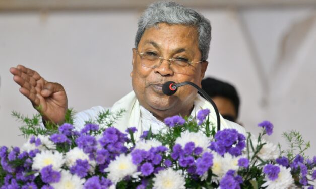 ನರೇಂದ್ರ ಮೋದಿ ಬರೀ ಡೋಂಗಿ.ಭಾರತೀಯರ ತಲೆಗೆ ಹೇಗೆ ಟೋಪಿ ಹಾಕ್ತಿದಾರೆ ನೋಡಿ: ಸಿ.ಎಂ