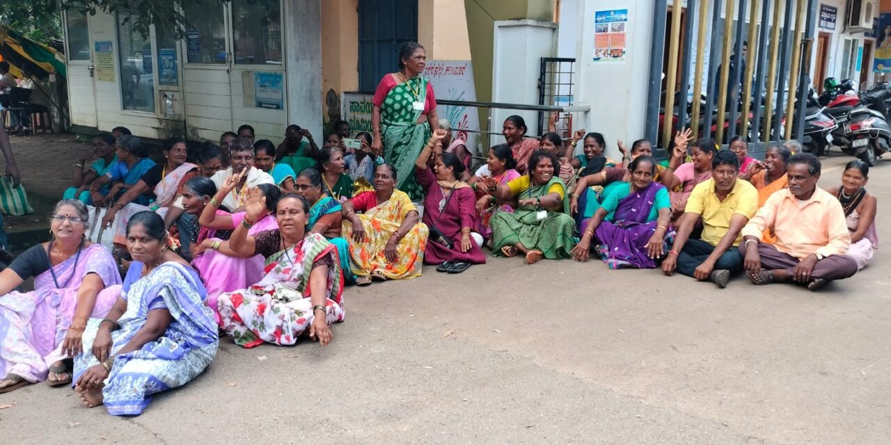 Karwar Street Vendors Protest Sudden Eviction, Demand Alternative Arrangements