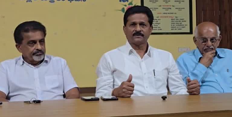 ಸುನೀಲ್‌ಕುಮಾರ‌ಗೆ ರಾಷ್ಟ್ರೀಯ ಹೆದ್ದಾರಿ ಗುಂಡಿ ಲೆಕ್ಕ ತಪ್ಪಿದೆ : ಶಾಸಕ‌ ಭೀಮಣ್ಣ ನಾಯ್ಕ ವ್ಯಂಗ್ಯ