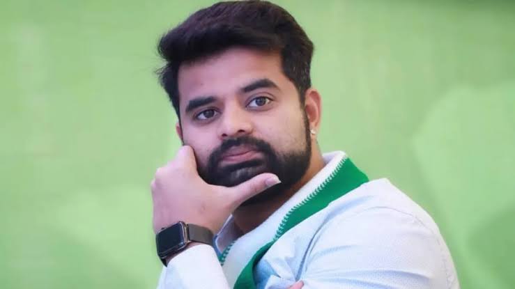 Prajwal Revanna/ಗ್ರಂಥ ಪಾಲಕನಾಗಿ ಪ್ರಜ್ವಲ್ ರೇವಣ್ಣ ನೇಮಕ