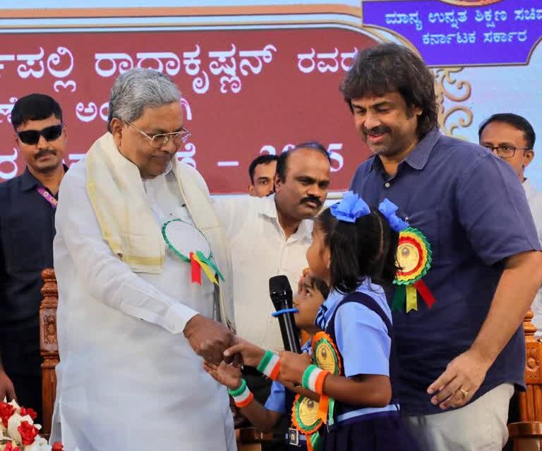 ಮೊಬೈಲ್ ಬಿಡಿ-ಪುಸ್ತಕ ಹಿಡಿ: ಶಿಕ್ಷಕರಿಗೆ-ಮಕ್ಕಳಿಗೆ ಸಿಎಂ ಕರೆ