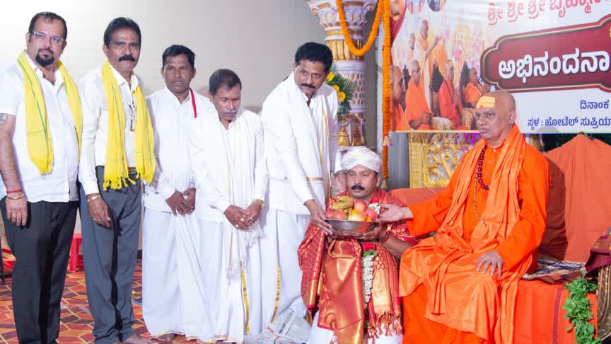 ಸಮಾಜ,ಧಾರ್ಮಿಕ ಸಂಘಟನೆಗಾಗಿ ಡಾ. ಡಾ. ವೆಂಕಟೇಶ ನಾಯ್ಕ ನೇಮಕ: ಬೃಹ್ಮಾನಂದ ಸರಸ್ವತೀ ಮಹಾಸ್ವಾಮಿ