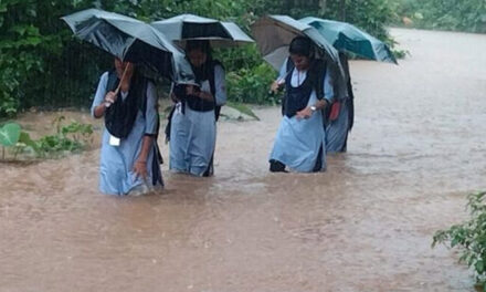 ಭಾರೀ ಮಳೆ ಹಲವು ಕಡೆ ಶಾಲಾ-ಕಾಲೇಜುಗಳಿಗೆ ರಜೆ