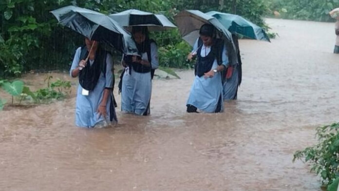 ಭಾರೀ ಮಳೆ ಹಲವು ಕಡೆ ಶಾಲಾ-ಕಾಲೇಜುಗಳಿಗೆ ರಜೆ