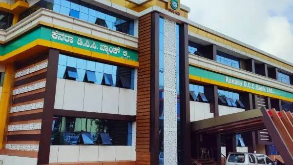 ಕೆಡಿಸಿಸಿ ಬ್ಯಾಂಕ್ ಚುನಾವಣೆ : 11 ಅಭ್ಯರ್ಥಿಗಳಿಂದ  ನಾಮಪತ್ರ ಹಿಂದಕ್ಕೆ 33 ಅಭ್ಯರ್ಥಿಗಳು ಕಣದಲ್ಲಿ