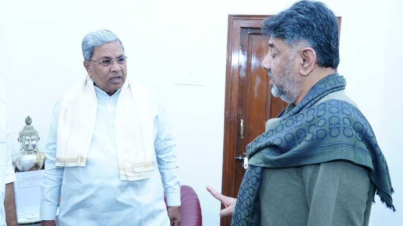 ಸಿಎಂ-ಡಿಸಿಎಂ ಮಾತುಕತೆ ಆರಂಭ : ಬ್ರೇಕ್ ಫಾಸ್ಟ್‌ ವೇಳೆ ನಗುಬೀರಿದ ಡಿಕೆಸಿ