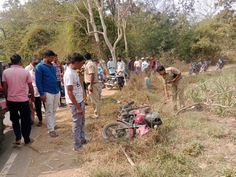 ಬೈಕ್ ಹಾಗೂ ಟ್ರ್ಯಾಕ್ಟರ್ ನಡುವೆ ರಸ್ತೆ ಅಪಘಾತ: ಅಗ್ನಿಶಾಮಕ ದರಳದ‌ಸಿಬ್ಬಂದಿಗೆ ಗಂಭೀರ ಗಾಯ