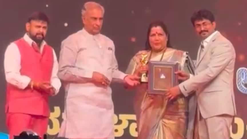 ರೂಪಾಲಿ.ನಾಯ್ಕ್‌ಗೆ ‘ಜನಮೆಚ್ಚಿದ ಮಹಿಳಾ ನಾಯಕಿ’ ಪ್ರಶಸ್ತಿ