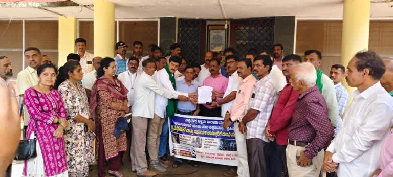 ಹೆಂಡ-ಗಾಂಜಾ ದಂಧೆ ವಿರುದ್ದ ಬೀದಿಗಿಳಿದ ಅನಂತಮೂರ್ತಿ ಹೆಗಡೆ
