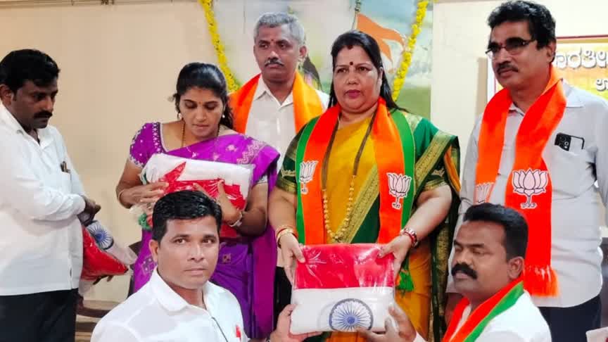 ಹರ್ ಘರ್ ತಿರಂಗಾ ಅಭಿಯಾನ ಯಶಸ್ವಿಗೊಳಿಸಲು ರೂಪಾಲಿ ನಾಯ್ಕ ಕರೆ